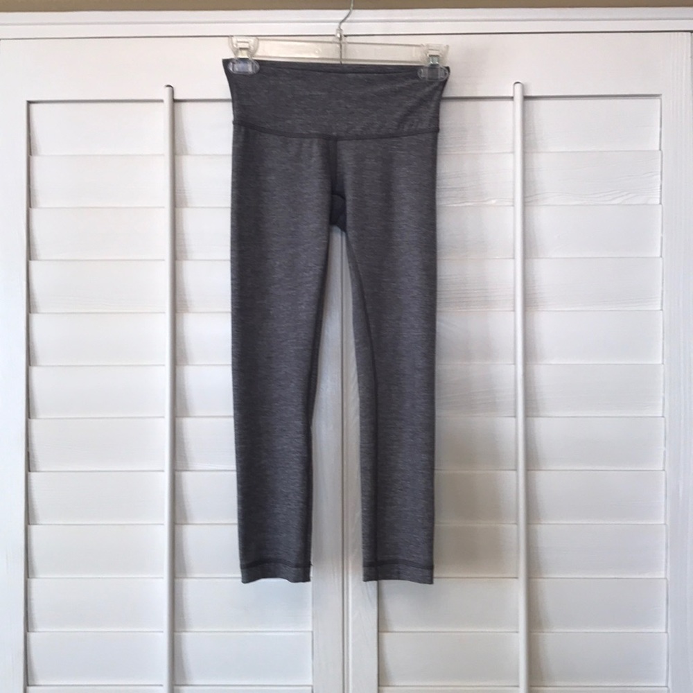 Lululemon Cropped Under Wunder Leggings 2 - Picture 4 of 7